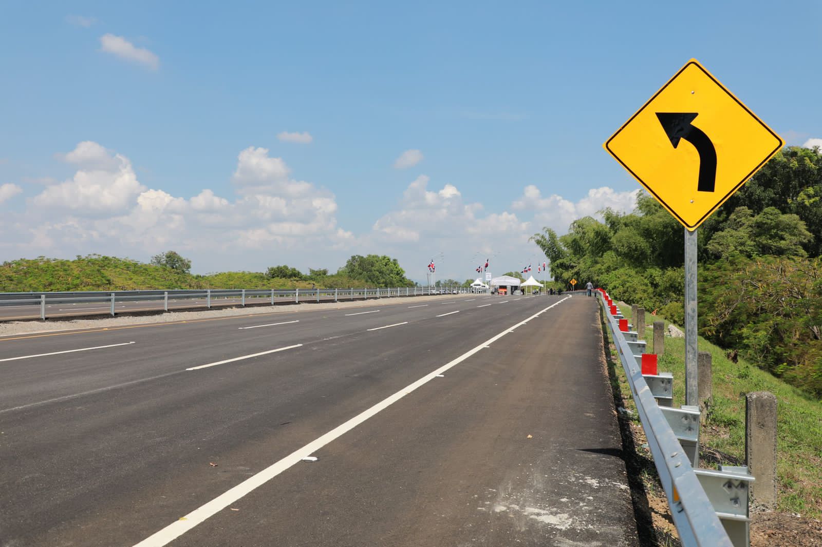 Presidente Abinader deja inaugurado el puente de Pontón en la Vega