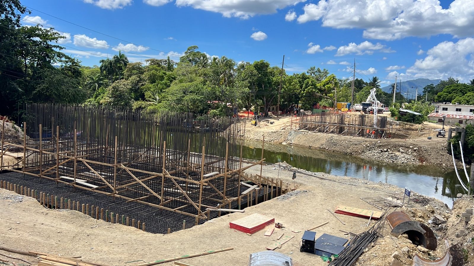 ¡Que Bueno! A toda capacidad se trabaja en construcción nuevo puente de Cangrejos