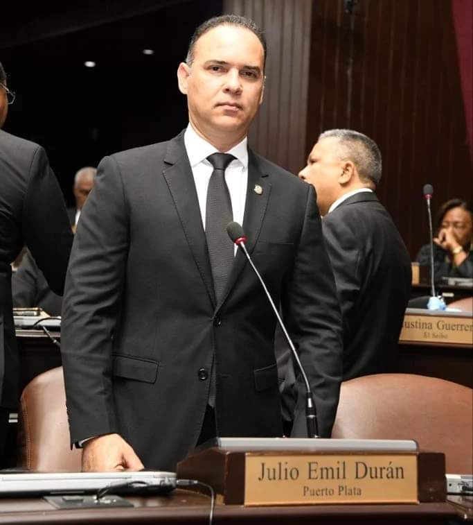 Diputado puertoplateño busca regular el cambio de libros de textos en colegios y escuelas de RD