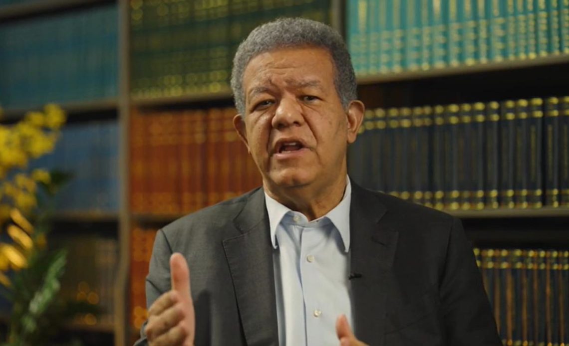 Leonel Fernández califica el dengue como una "Desgracia Nacional" atribuida a la supuesta ineptitud del gobierno*