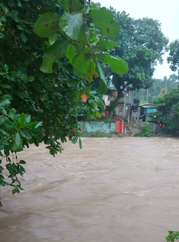 Se registran lluvias fuertes en distrito municipal de Yásica y el río de esa localidad experimenta gran crecida   