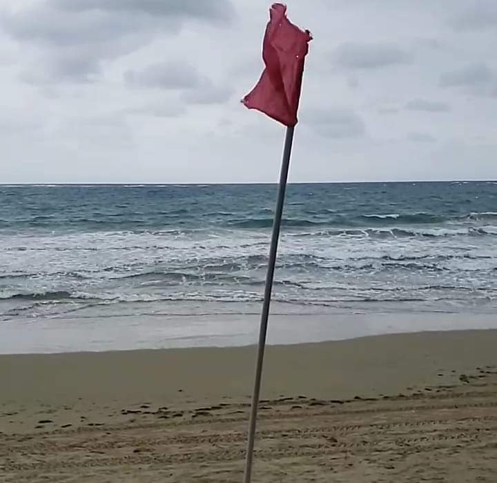   Restringen uso de playas en Puerto Plata ante oleajes anormales por paso de Ernesto  