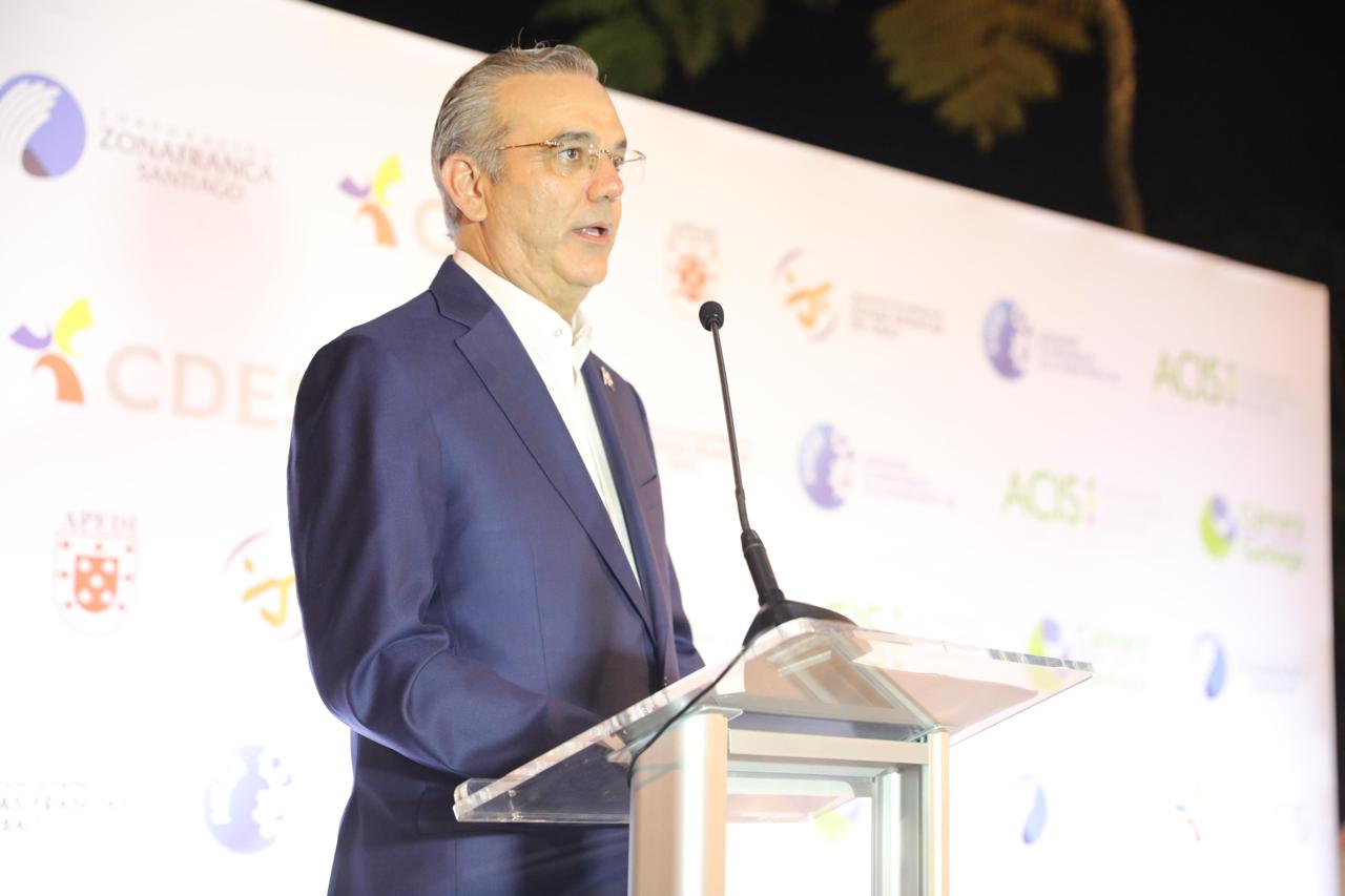 Presidente Luis Abinader reafirma compromiso con el desarrollo de Santiago y el Cibao
