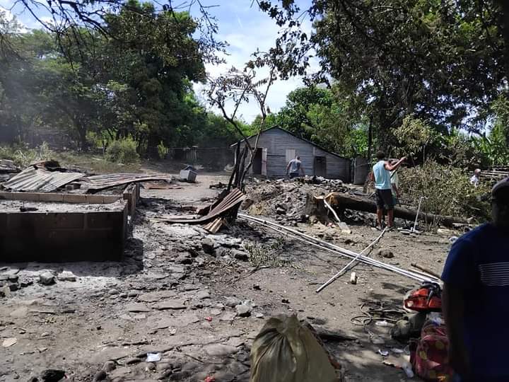 Familias afectadas por incendio en paraje de Imbert aún esperan por ayuda de autoridades