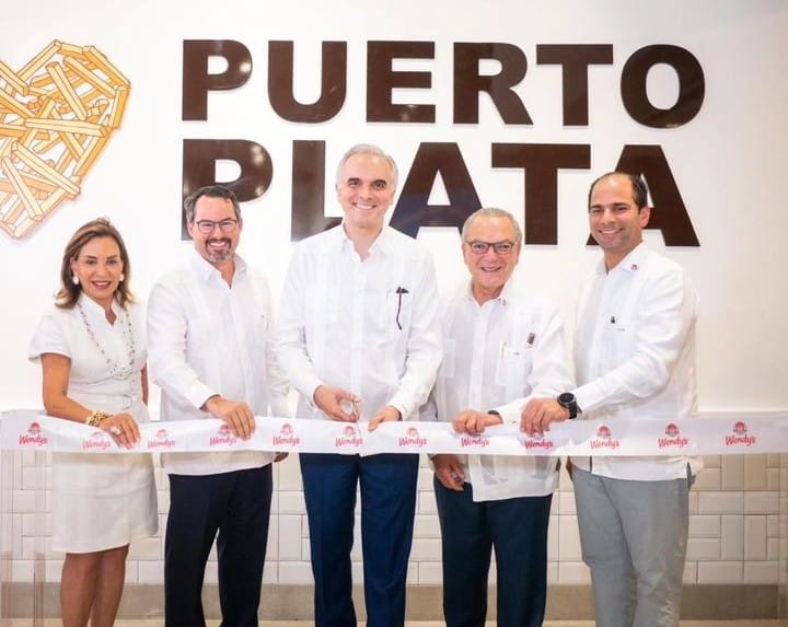 Inauguran primer restaurant de comida rápida Wendy’s en Puerto Plata  