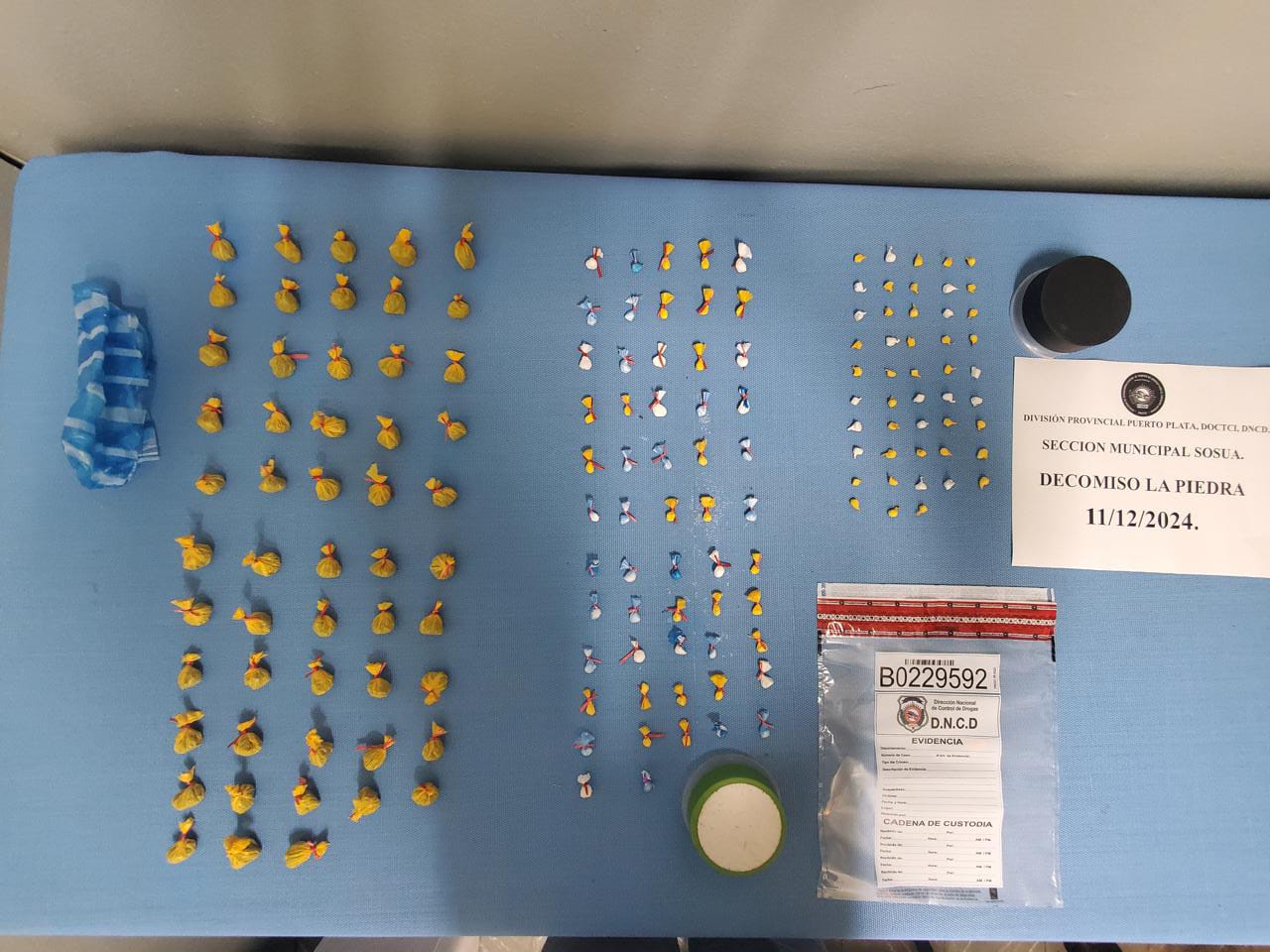   Decomisan cientos de porciones de drogas y detienen varios sujetos en sector de Sosúa  