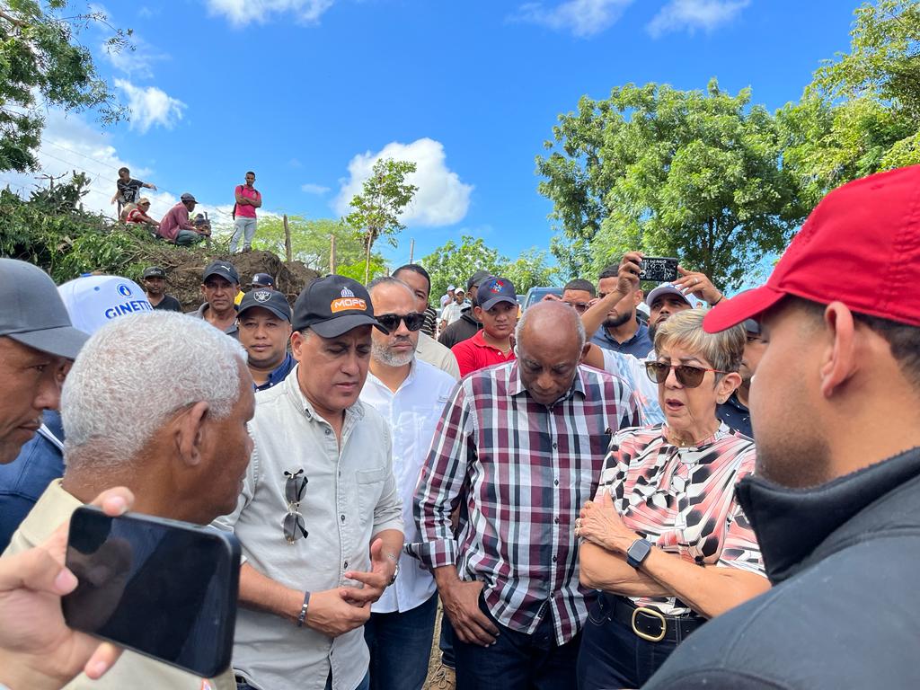 Comisión del Ministerio de Obras Públicas y Senadora Ginette Bournigal Evalúan Daños por Lluvias en Puerto Plata
