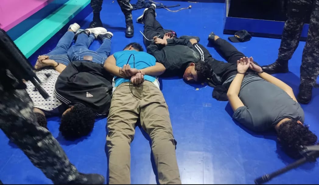 La policía apresa grupo armado que tomó edificio del canal TC en Ecuador