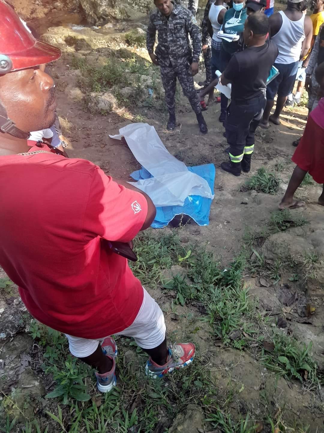 Hombre haitiano, vendedor de accesorios telefónicos, por ahogamiento 