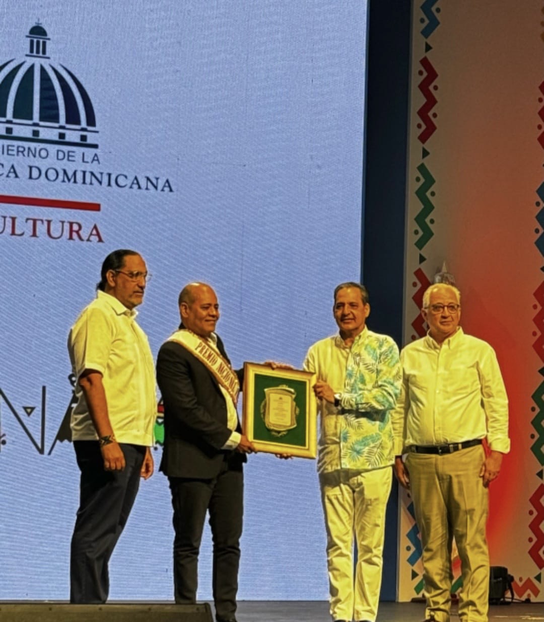 Carnavalero puertoplateño Yanco Souffront es reconocido por el Ministerio de Cultura con el premio Felipe Abreu  