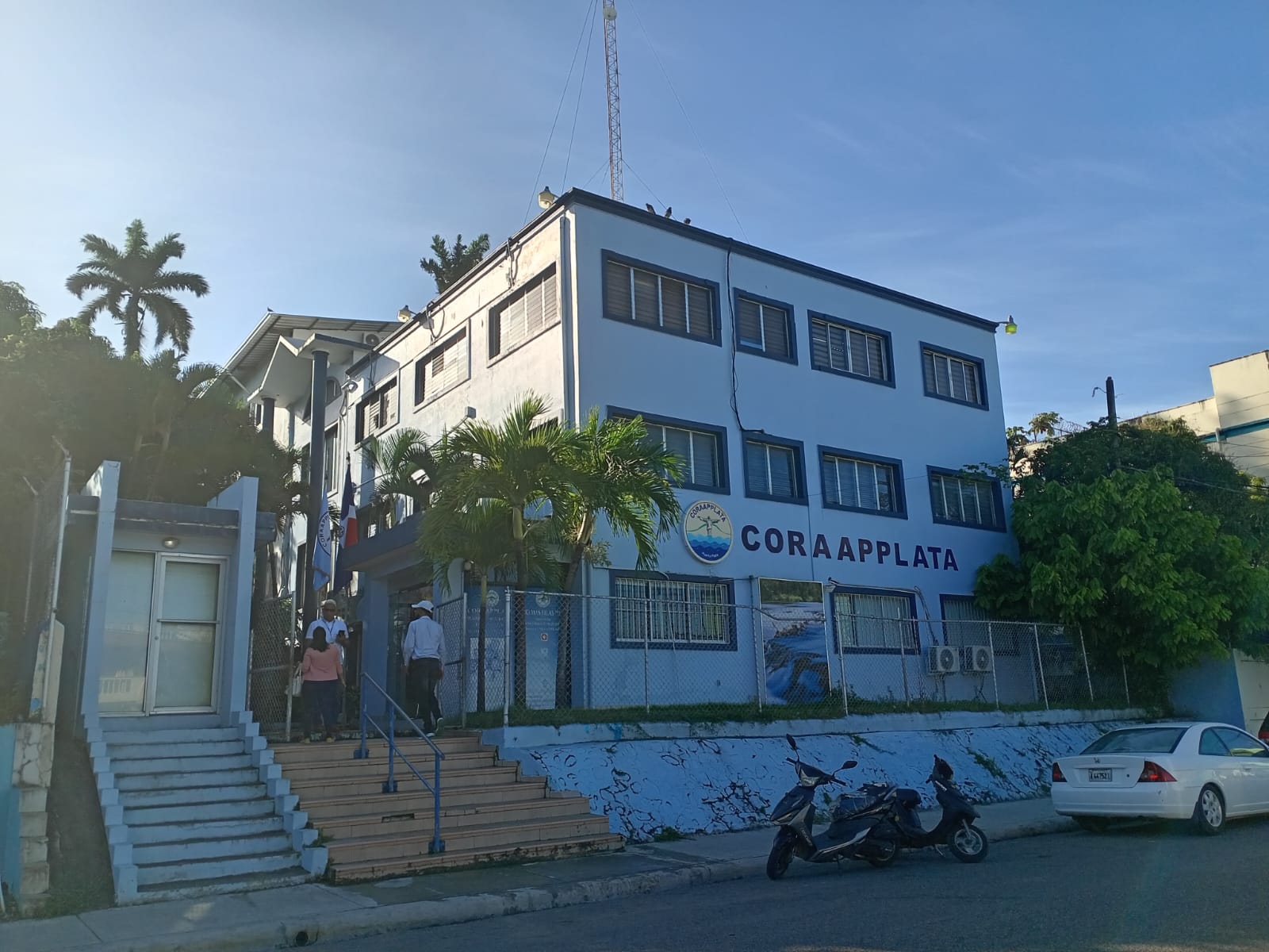  Ciudadanos valoran atención personalizada ofrecida por CORAAPPLATA a usuarios