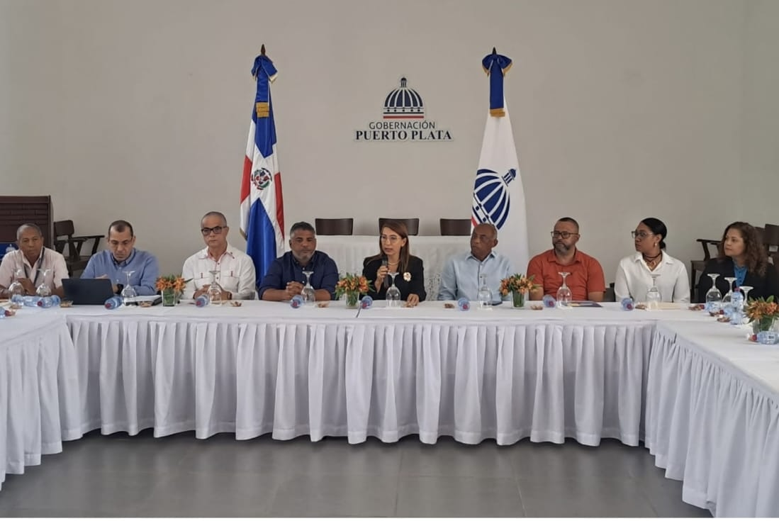 Gobernadora de Puerto Plata pasa revista a ejecutorias oficiales realizadas y pendientes   