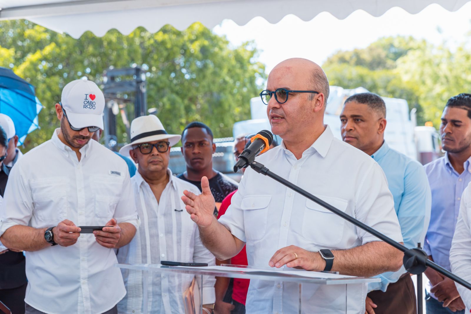 Ministro Igor Rodríguez entrega RD 45 millones a instituciones de Valverde, Santiago Rodríguez y Pedernales