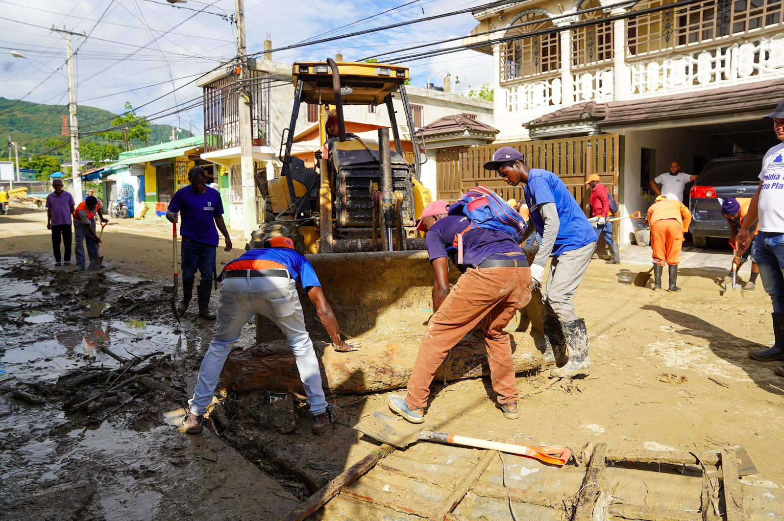 Autoridades municipales aseguran se ha avanzado con 60% de limpieza tras inundaciones en Puerto Plata