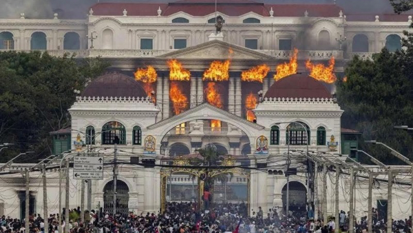 Muere la esposa del ex primer ministro de Nepal en ataque incendiario en Katmandú