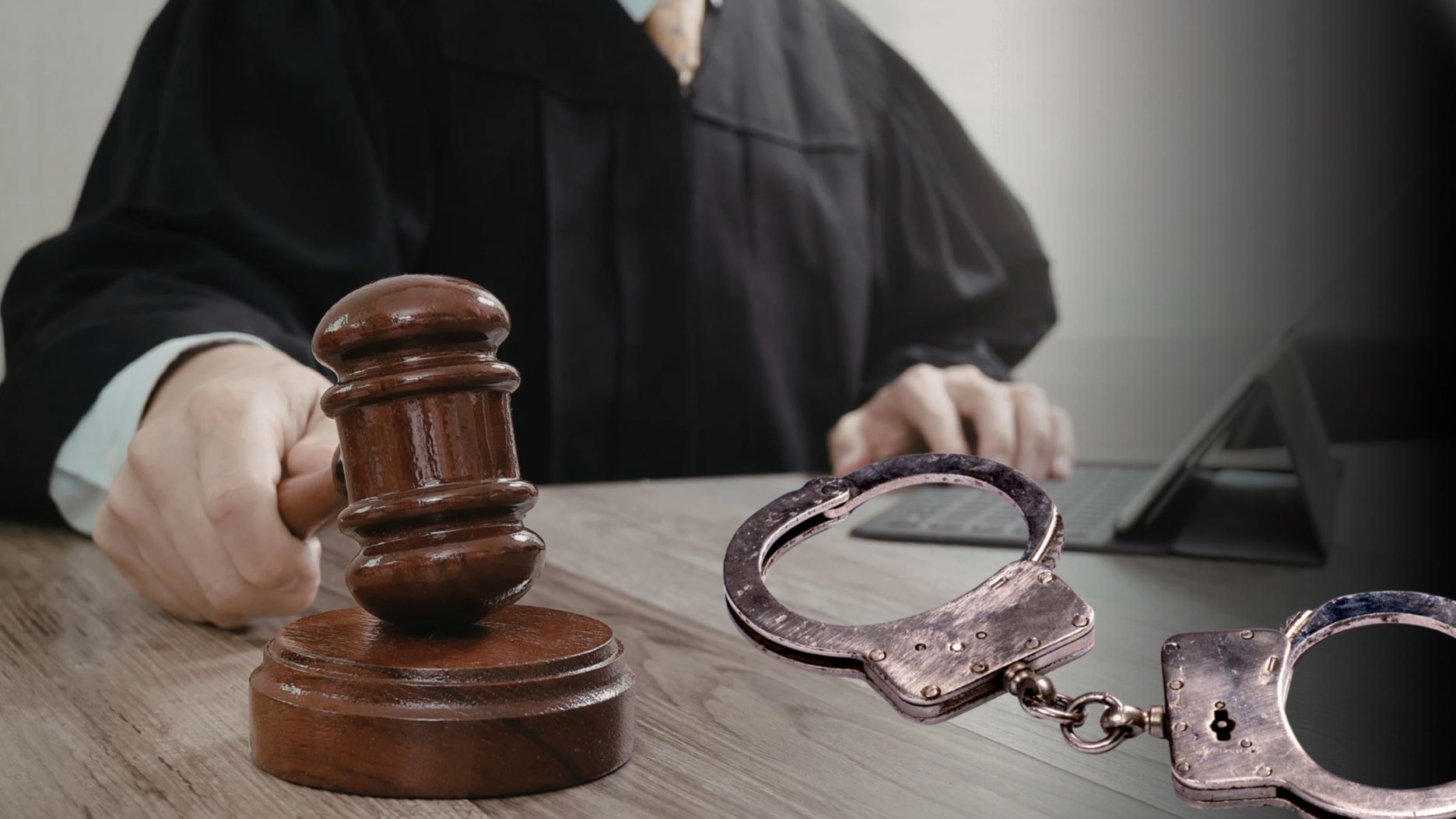 Dictan un año de prisión preventiva a tres hombres acusados de tortura y asesinato