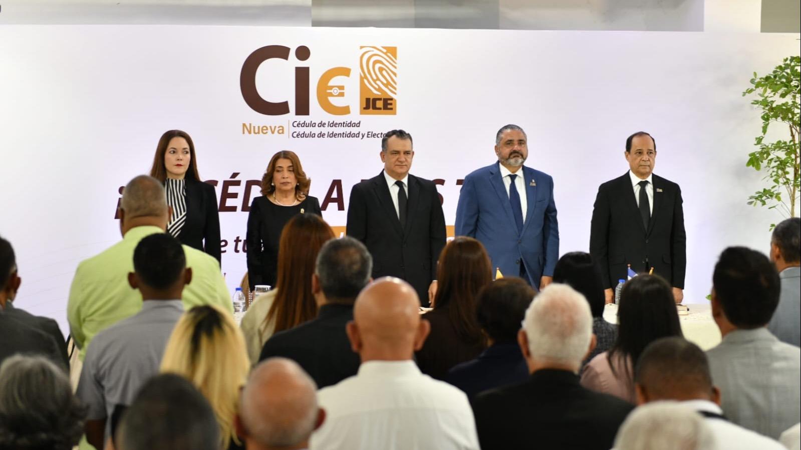 La JCE deja abierto el proceso de cedulación a nivel nacional en su 103 aniversario