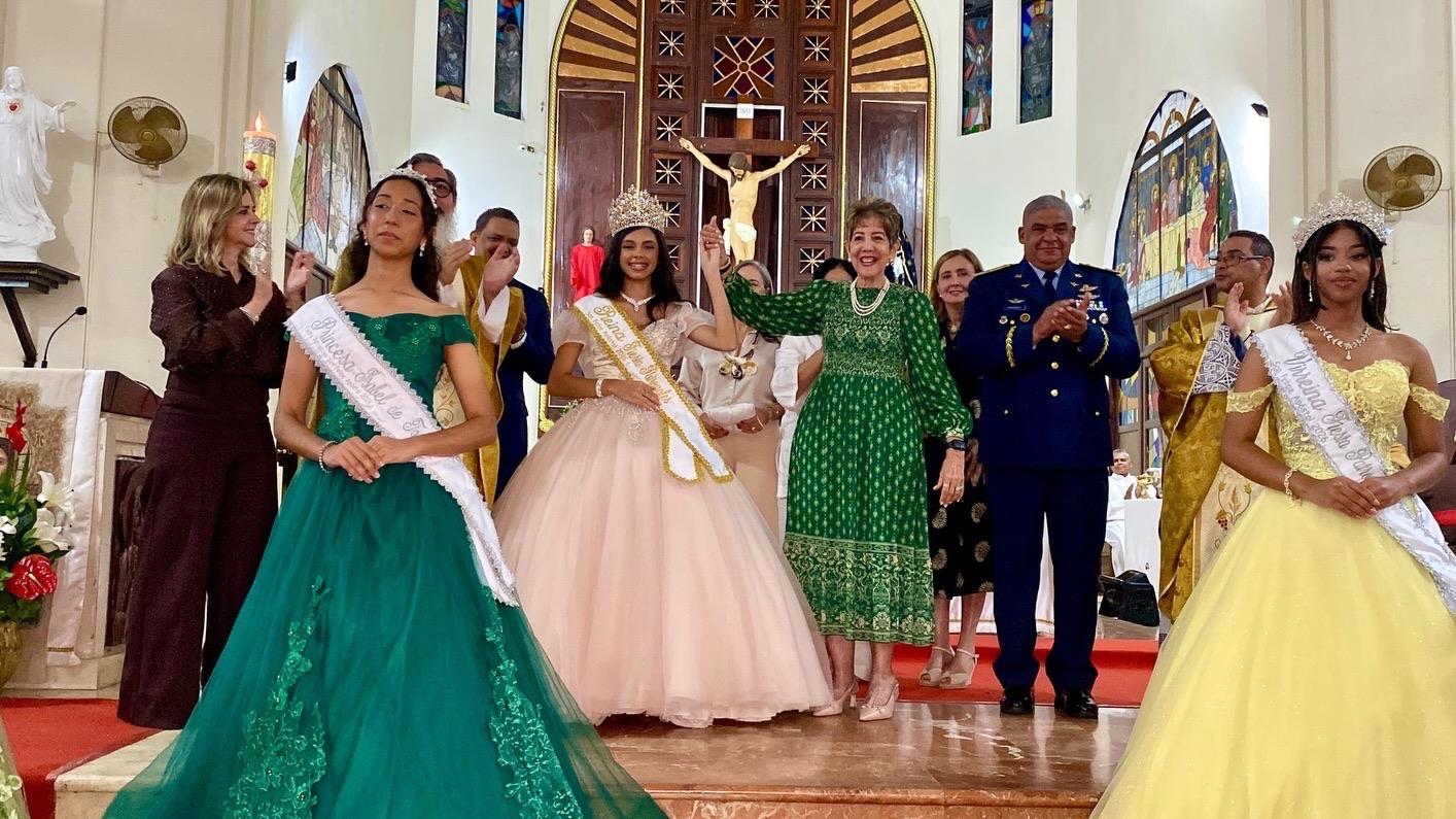 Coronan reina de las Patronales San Felipe Apóstol 2026 de Puerto Plata