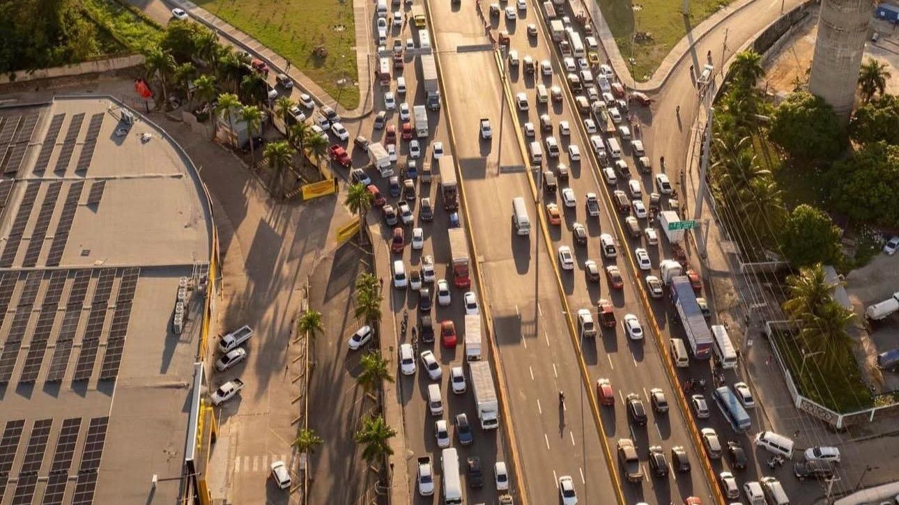 Más de 5 millones de personas viajan hacia el interior del país en asueto de Semana Santa