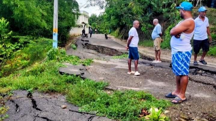 Ciudadanos advierten a Obras Públicas por hundimientos en vías de Puerto Plata