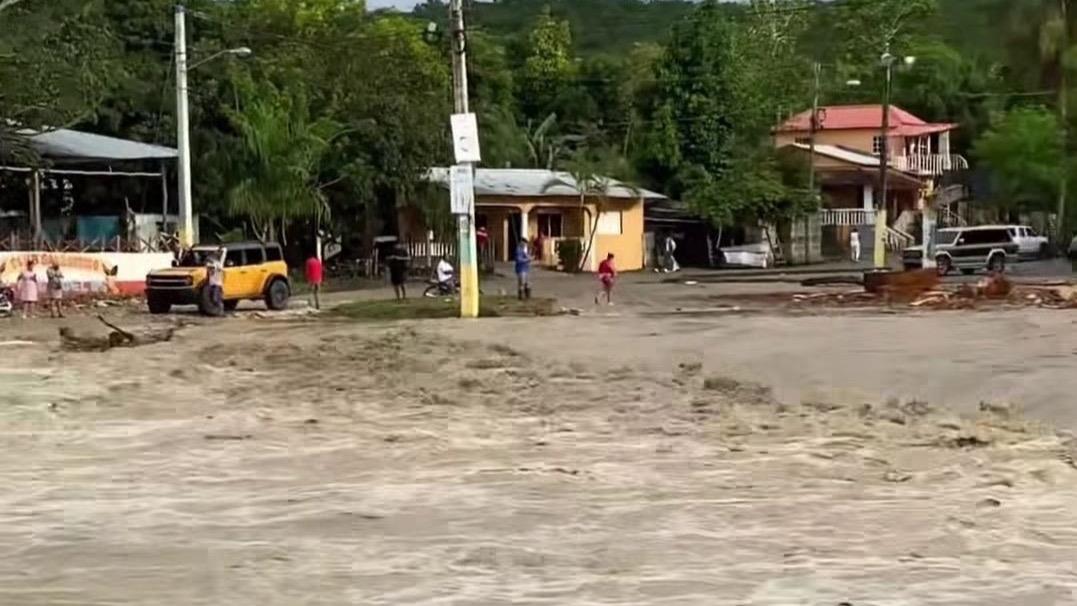 Ríos de Puerto Plata se desbordan otra vez; lluvias seguirán en las próximas horas