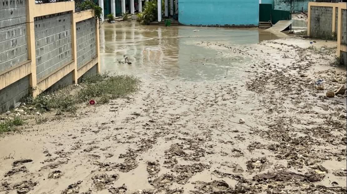 Educación llama a la precaución en zonas vulnerables a inundaciones y dispone suspensión focalizada de docencia