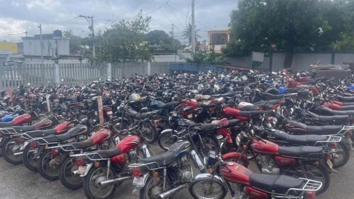 DIGESETT retiene en Puerto Plata decenas de motocicletas por violaciones a la Ley 63-17