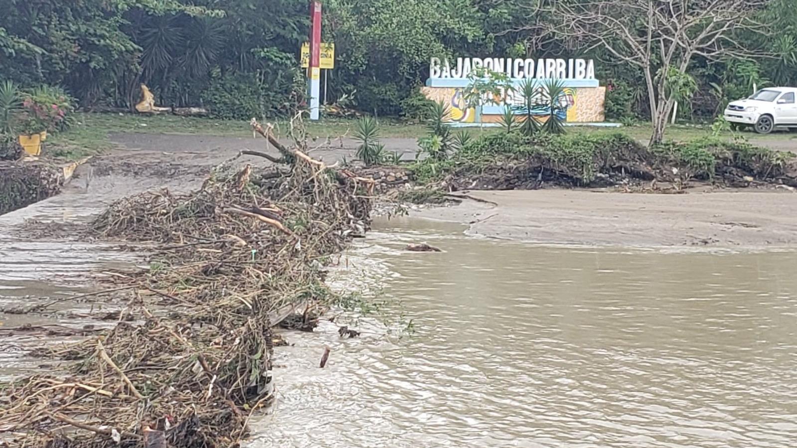Varias comunidades de Puerto Plata siguen aisladas por inundaciones y crecidas de ríos