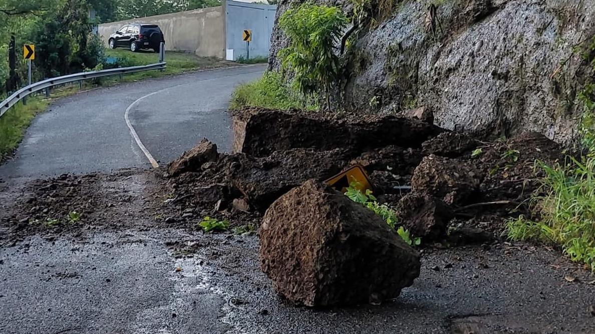 Lluvias provocan derrumbes de rocas y tierra en localidades de Altamira