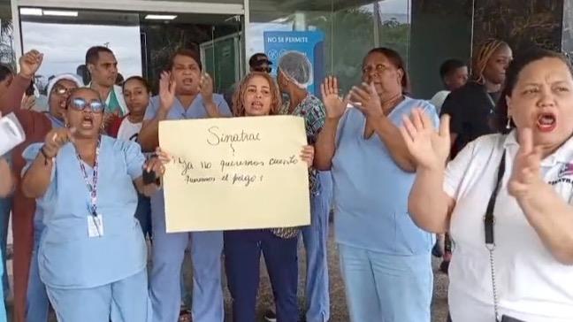 Enfermeras protestan en hospital de Puerto Plata exigiendo pago de incentivos por producción y facturación