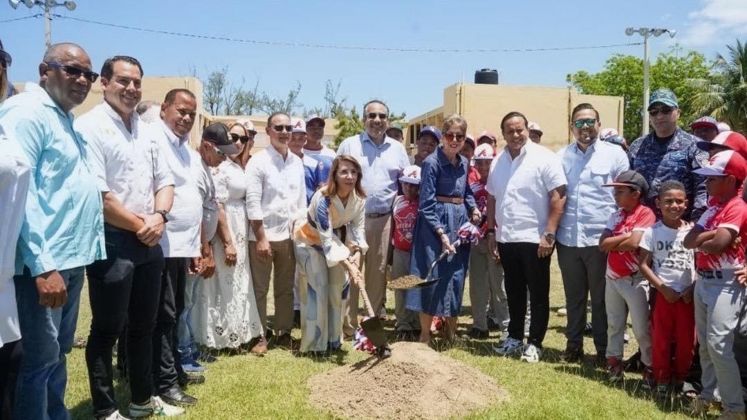 Inician trabajos de reconstrucción del play de la Liga Antera Mota en Puerto Plata