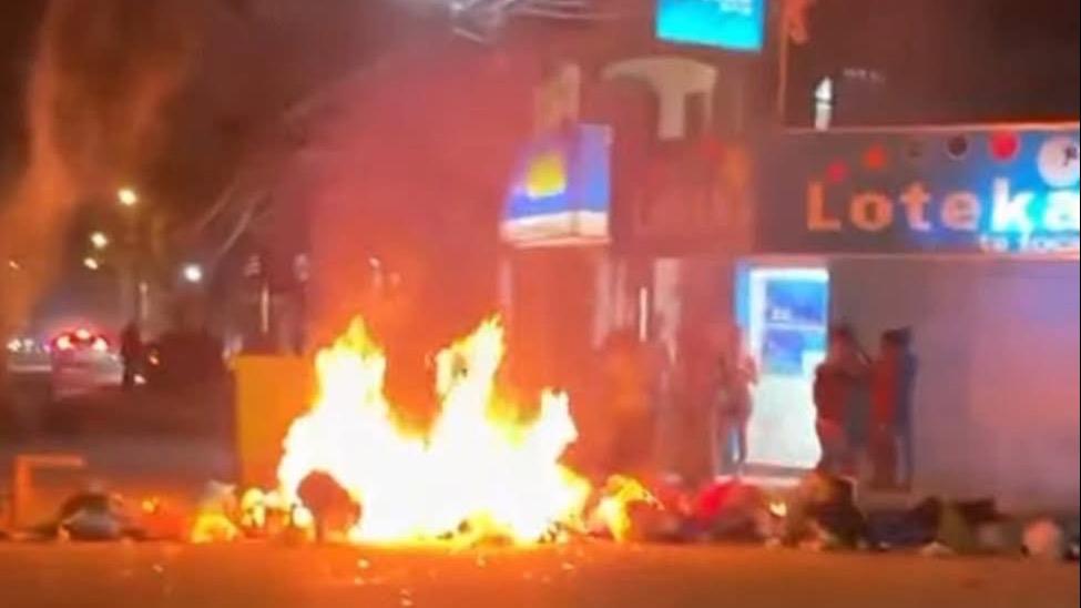 Protestas en El Tamarindo de Montellano en reclamo de que lleguen las ayudas