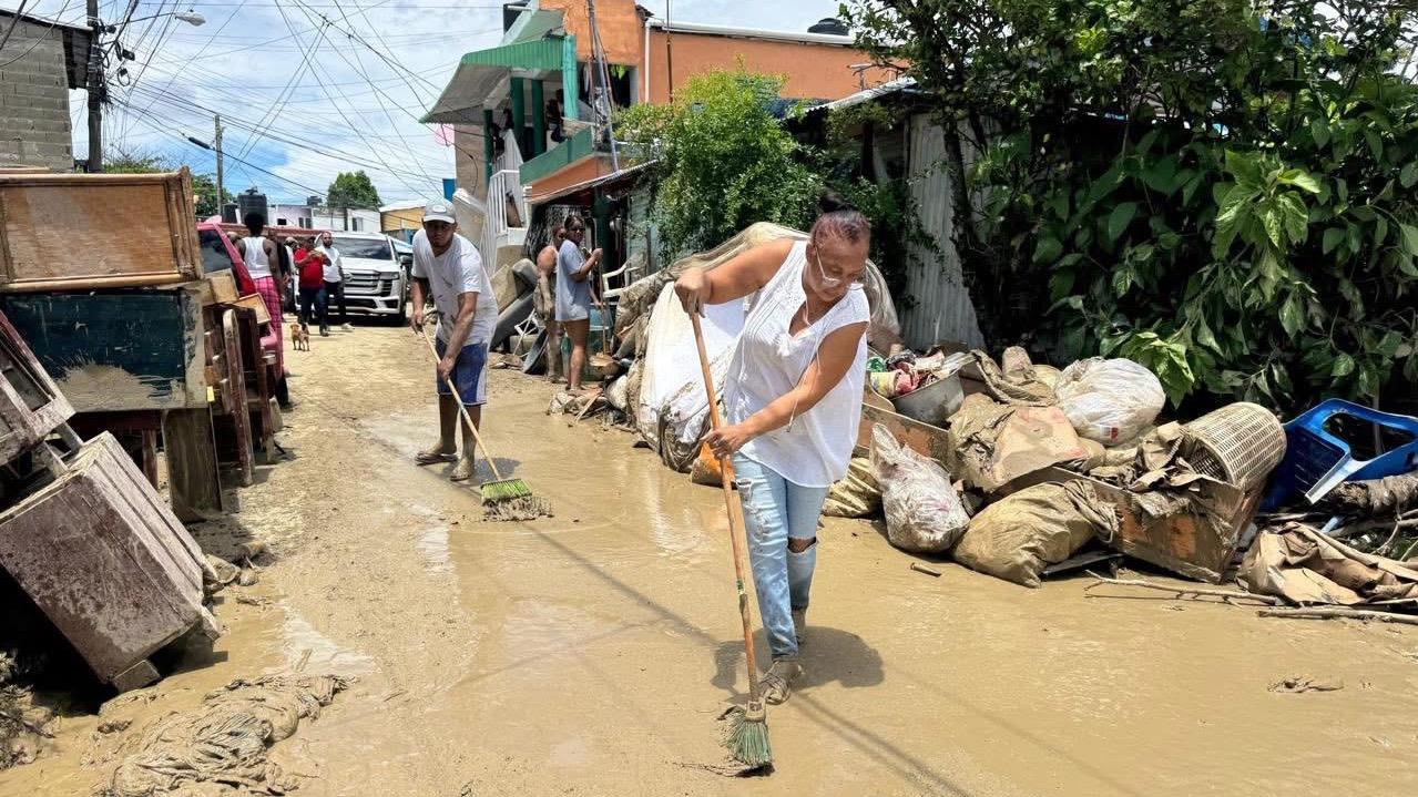 Dos puentes afectados, decenas de viviendas inundadas y cuantiosos daños en Puerto Plata