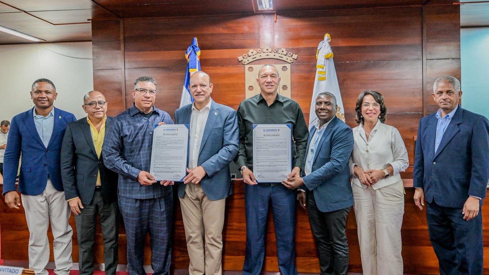 Ayuntamiento de Santiago declara a Julián Tavárez “Hijo Distinguido” y a Bartolo Colón “Hijo Adoptivo”