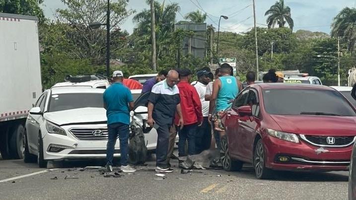 Accidente vial frente a Costa Dorada; surgen opiniones encontradas al respecto