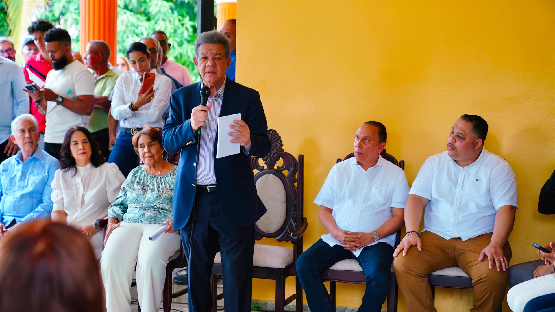 Leonel propone modernizar los controles fronterizos y reorganizar los mercados binacionales
