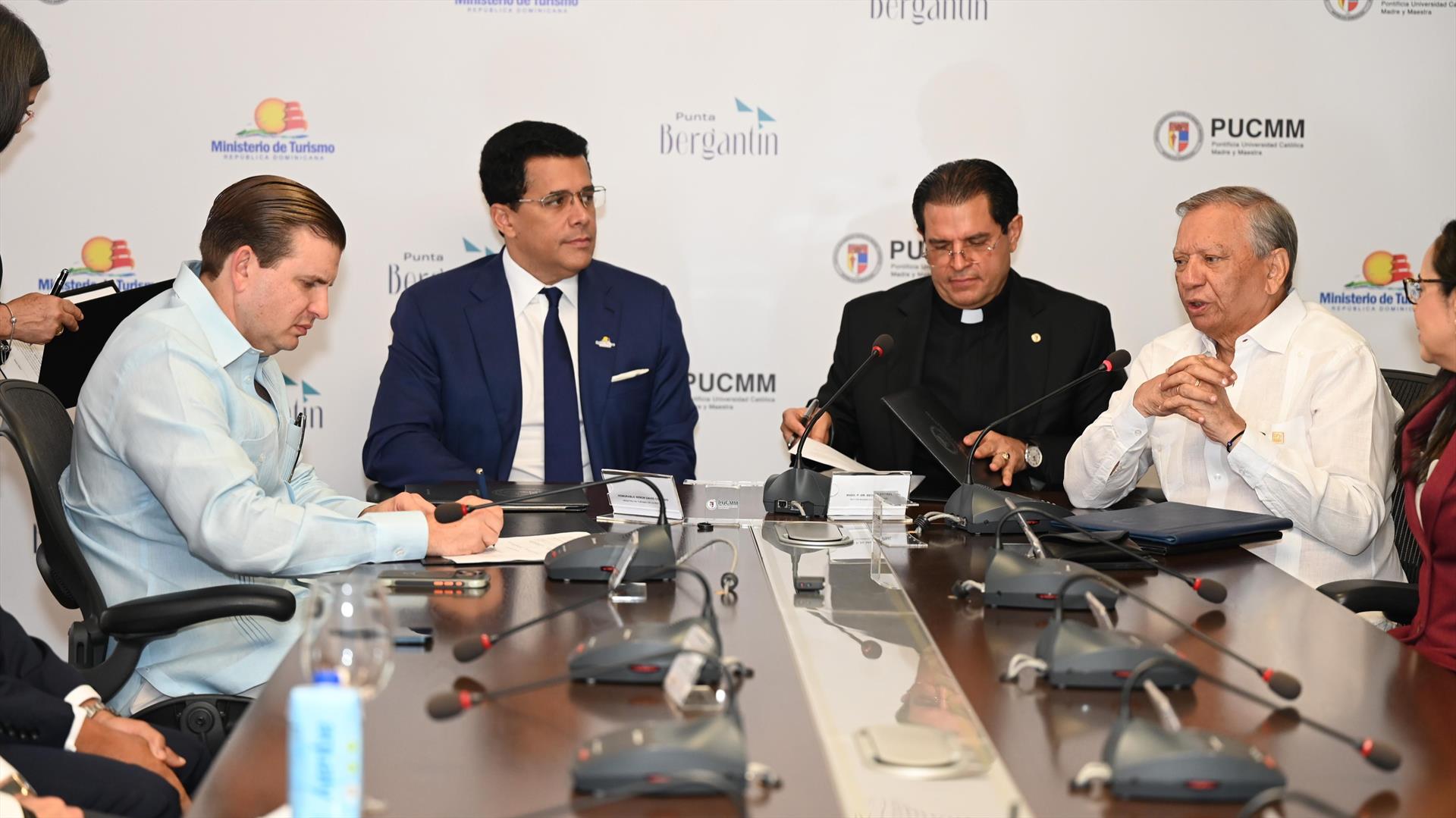 PUCMM, MITUR y Fideicomiso Punta Bergantín fortalecen acuerdo de colaboración para impulsar el turismo de Puerto Plata