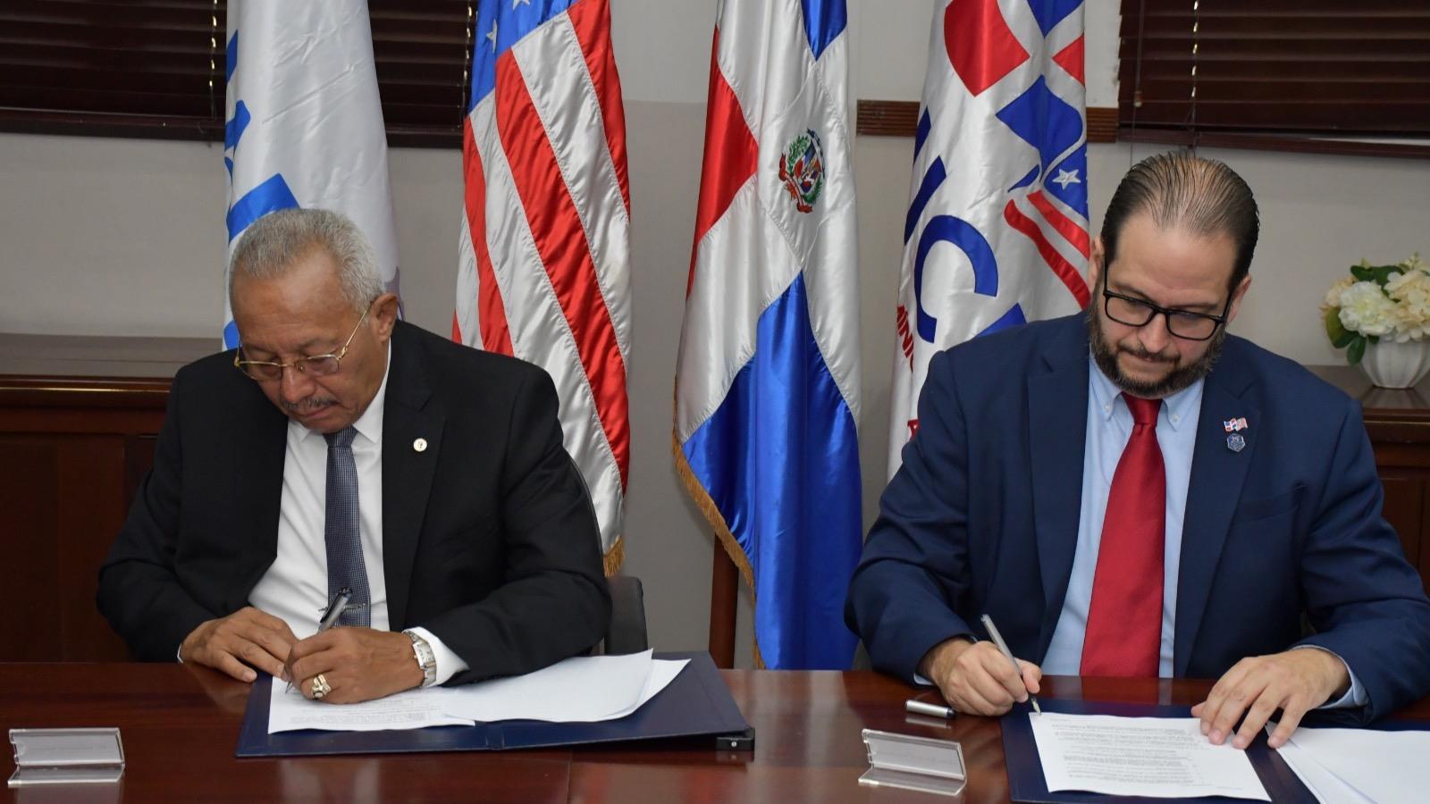 ONAPI y Universidad Domínico Americano firman acuerdo para la apertura de un Centro de Apoyo a la Tecnología e Innovación (CATI)