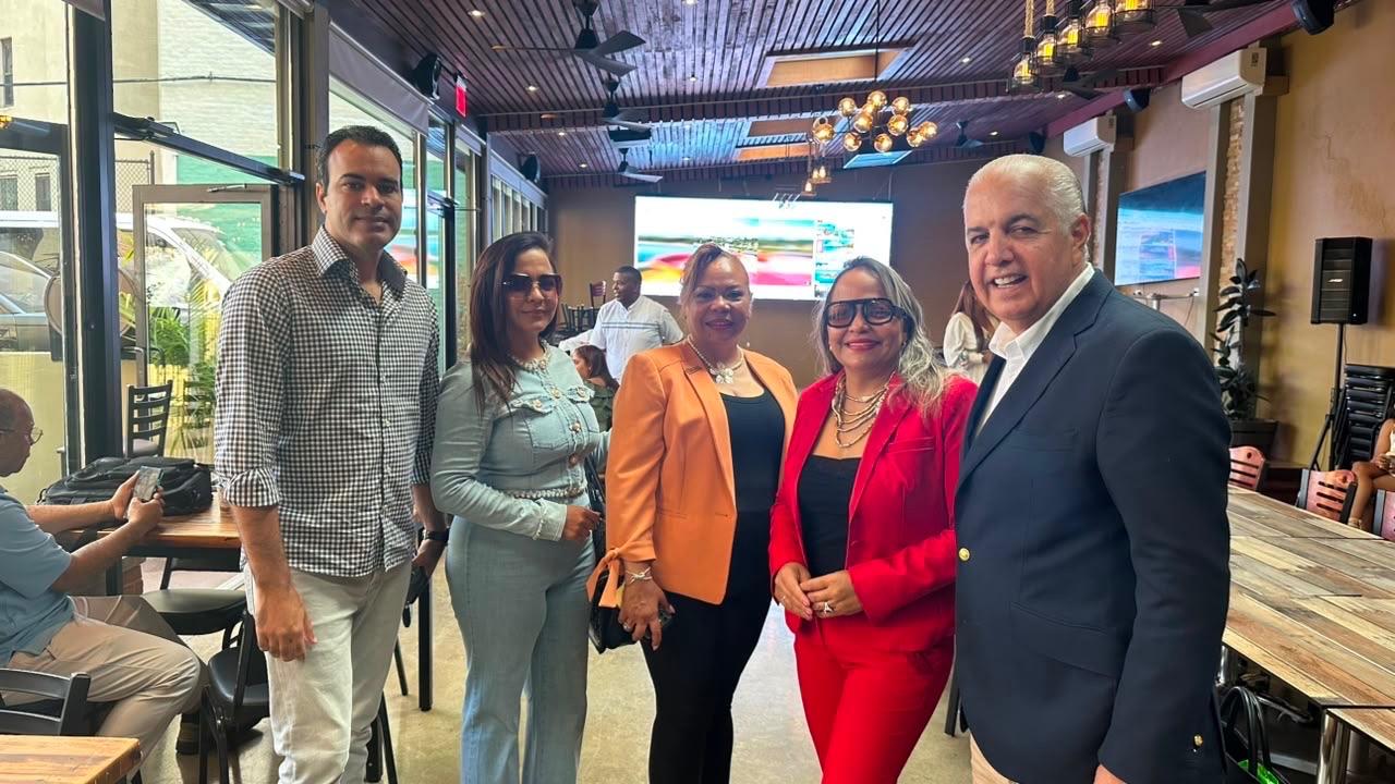 Ingeniero Kuky Silverio presenta proyectos inmobiliarios de Puerto Plata a empresarios y bodegueros de Nueva York