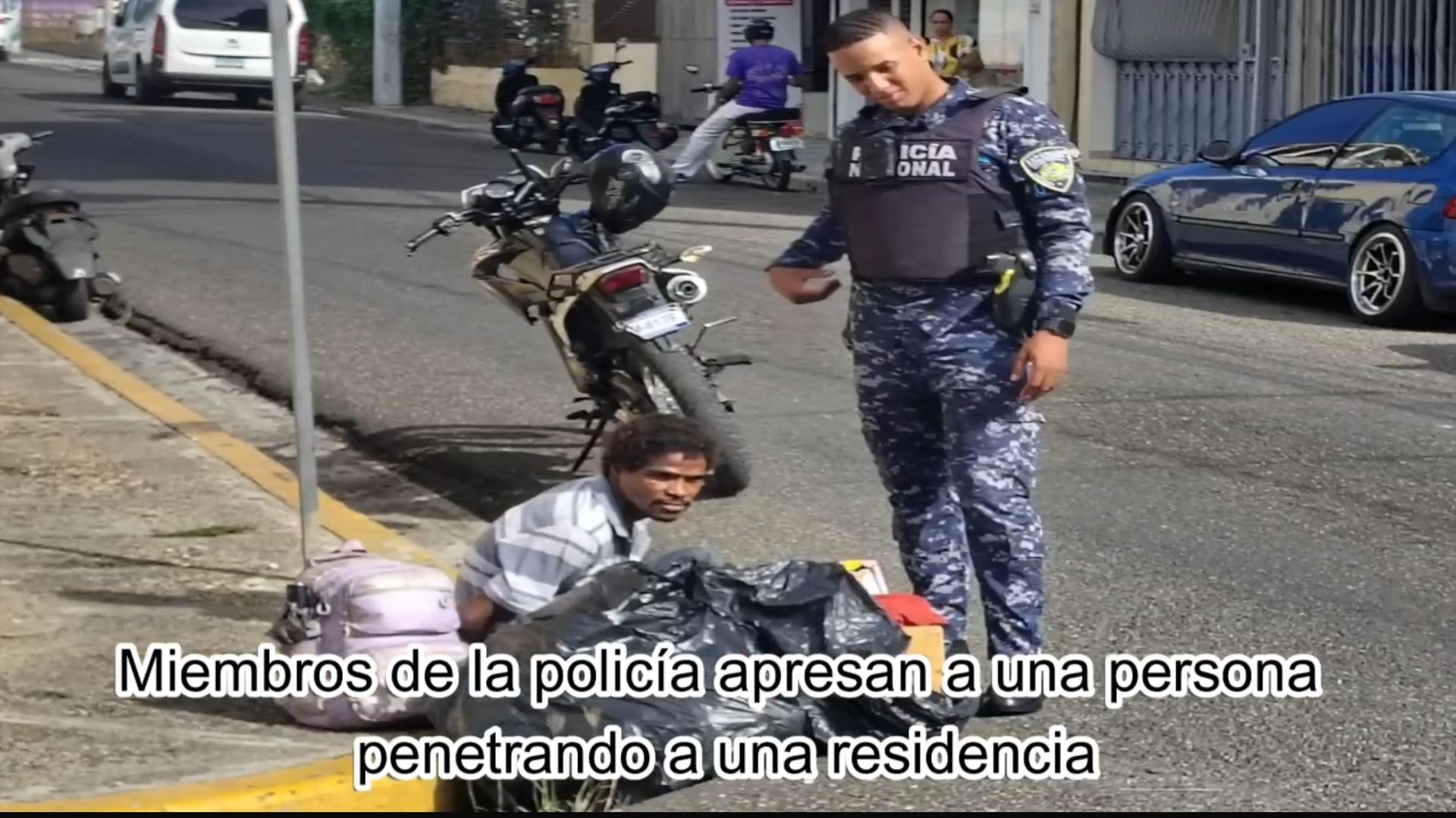 Policía apresa a hombre sorprendido dentro de una residencia en Puerto Plata