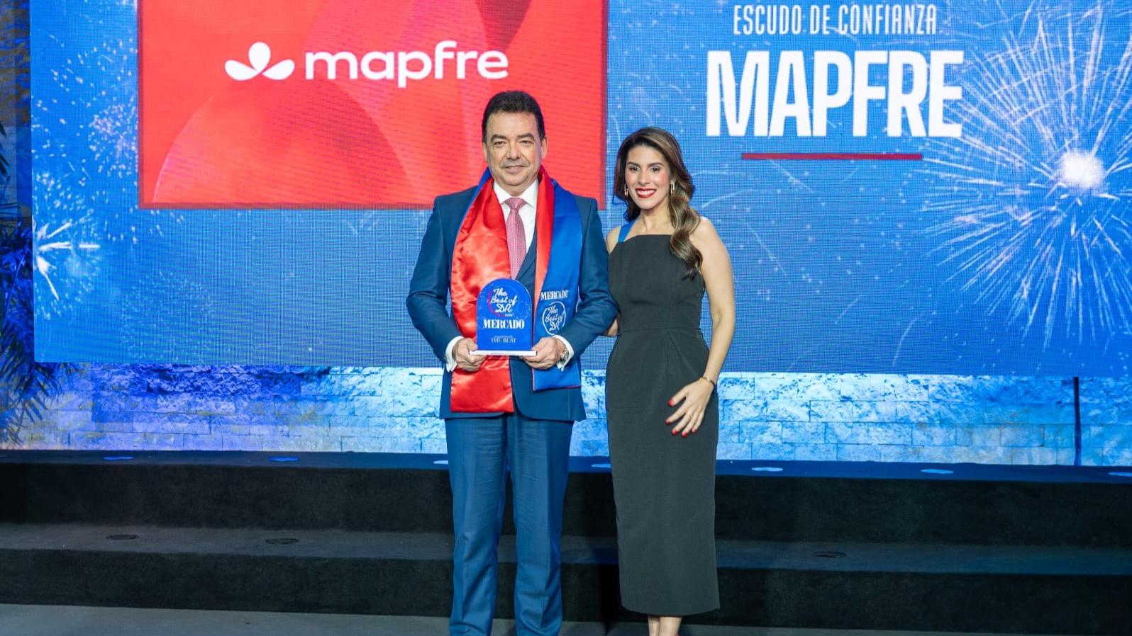 Mapfre es distinguida con el “Escudo de Confianza” por su trayectoria en el sector de servicios