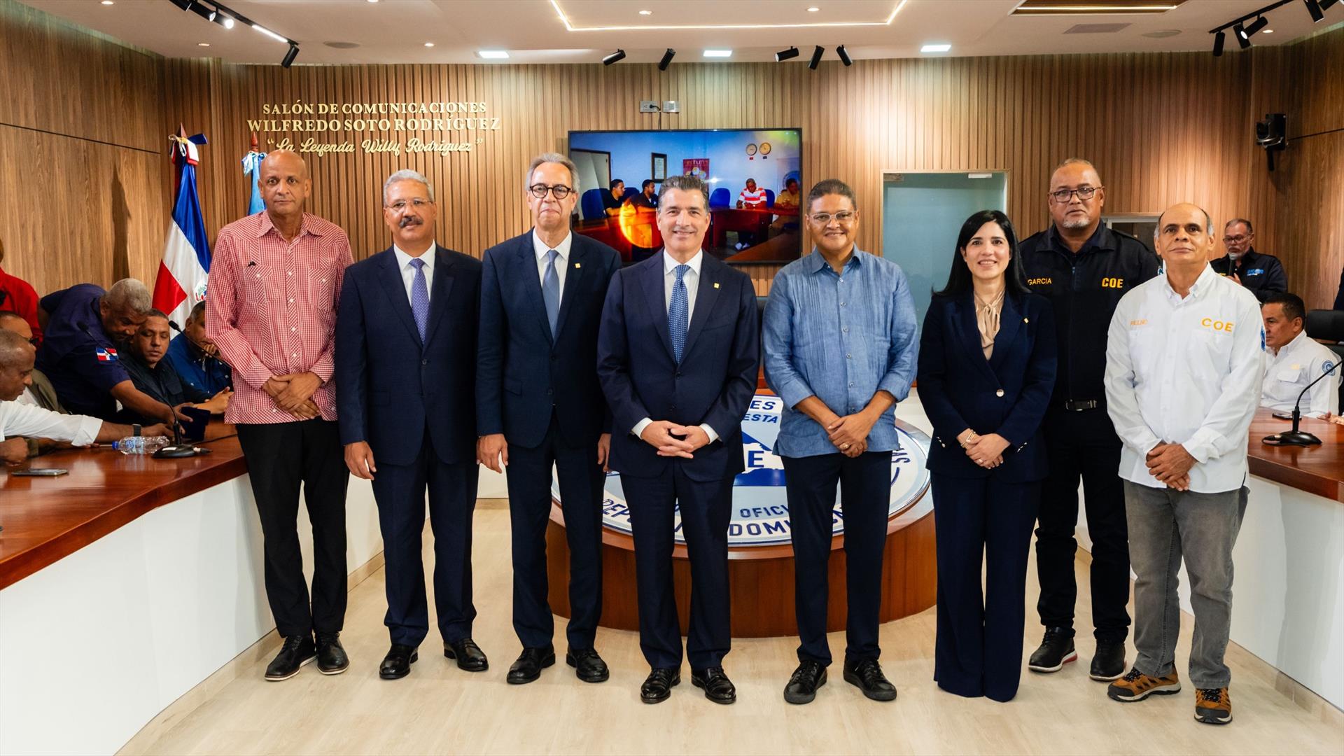 Banco Popular entrega al COE renovado Salón Político/Comunicaciones