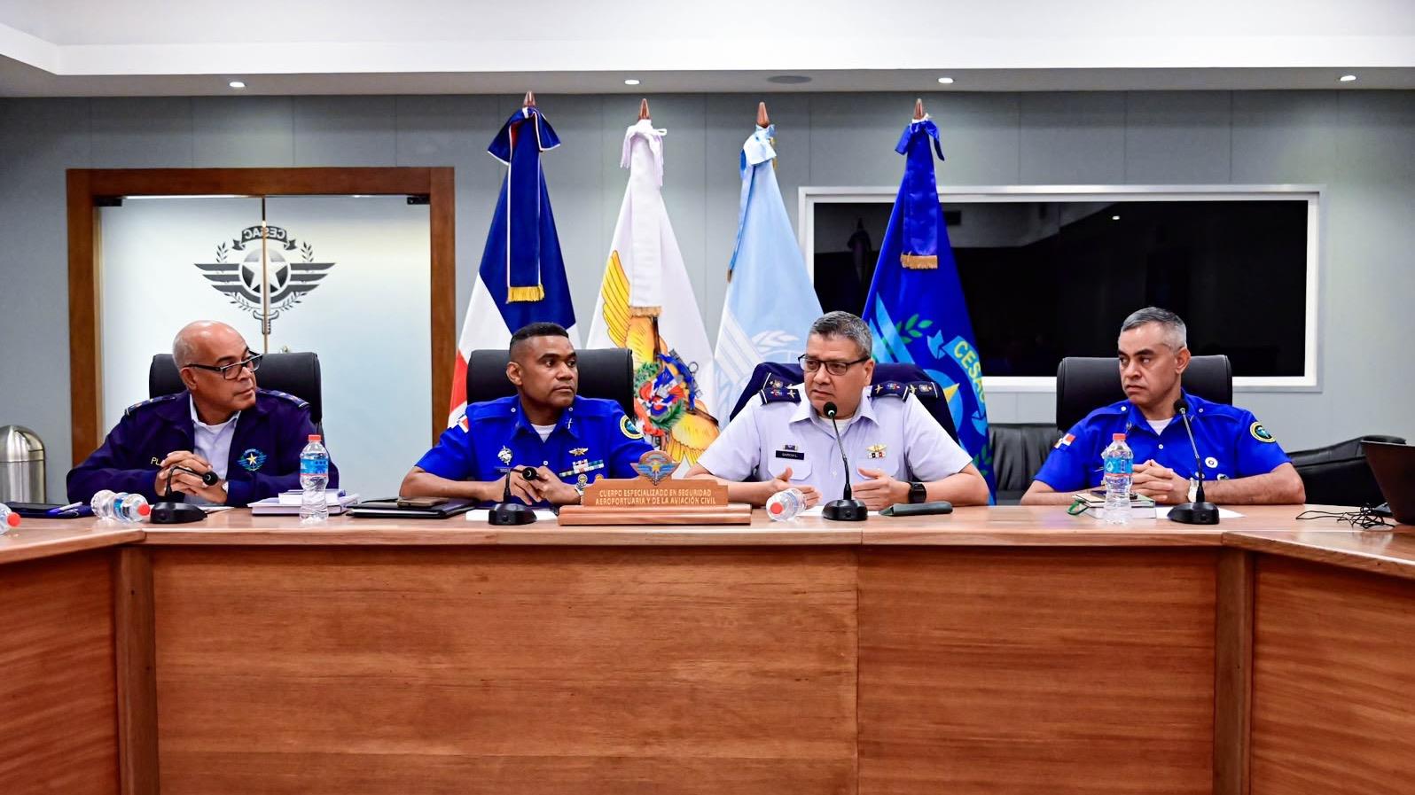 Director general del CESAC encabeza reunión de coordinación con directores de seguridad aeroportuaria del país