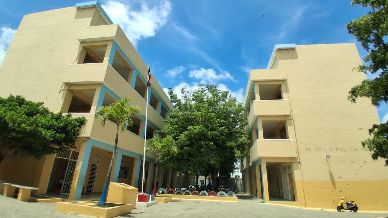 Docentes y personal administrativo retoman labores en escuelas de Puerto Plata