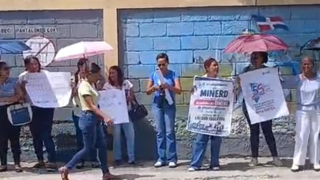 ADP realiza protestas en escuelas de Puerto Plata