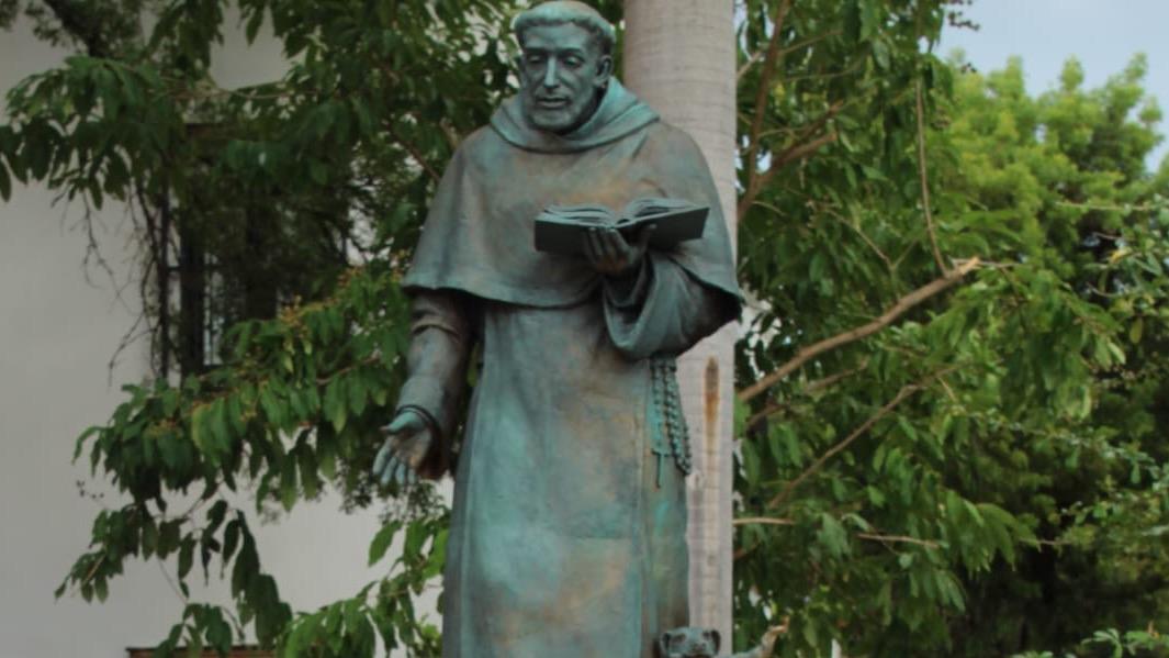 Inauguran escultura de santo Domingo de Guzmán para conmemorar aniversario de la fundación de la ciudad