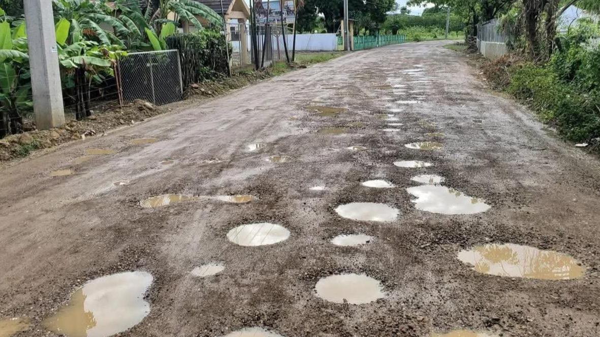 Denuncian abandono de vías de acceso a playa La Ensenada
