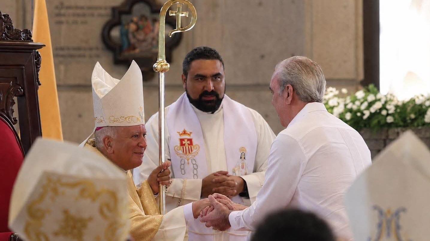 Presidente Abinader asiste a la toma de posesión del nuevo obispo de La Vega, Andrés Napoleón Romero Cárdenas
