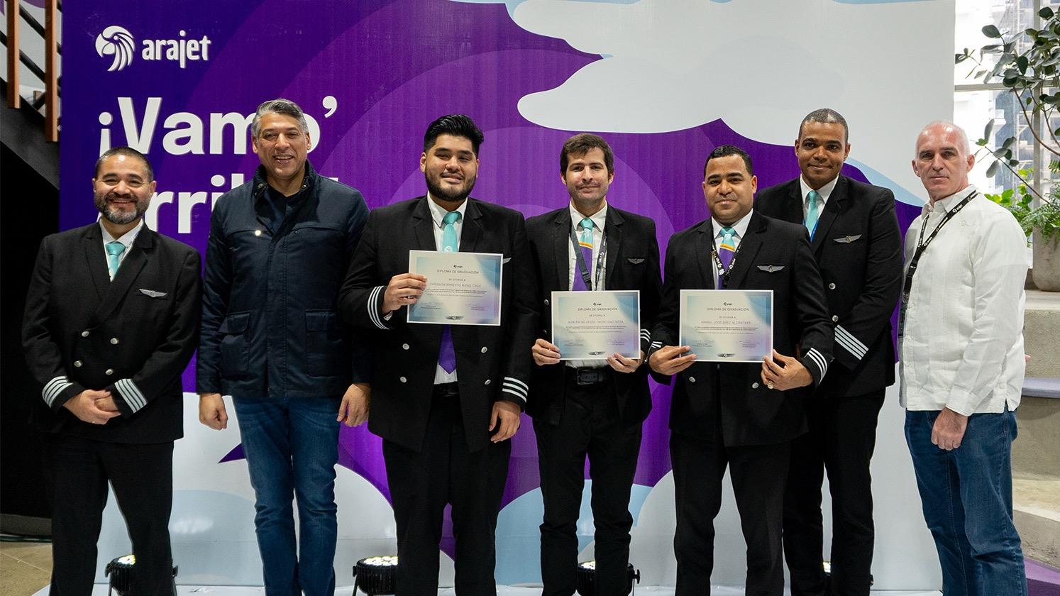 Arajet fortalece industria aérea dominicana con graduación y contratación de nuevos pilotos y tripulantes