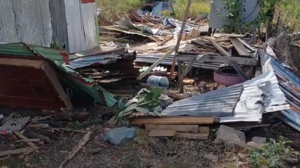 CEA destruye viviendas en Llanos de Pérez, Imbert, y aumenta la incertidumbre entre familias desalojadas